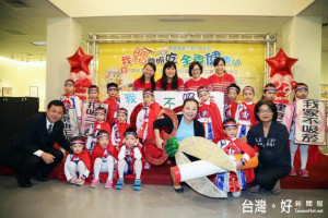 嘉義縣學童發揮創意，以「我繪聰明吃」為主題畫出飲食健康
