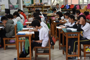 南投縣府辦國小 1.4.6年級國語文、英語及數學領域學習能力評量。