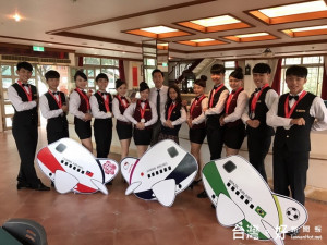 明台參加調酒和托盤大賽獲一金十二銀三銅牌。林重鎣攝,