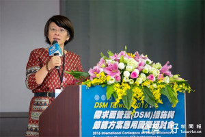 在經濟部能源局支持下，資策會智通所今(6)日舉辦「需求面管理（DSM）措施與節能方案應用」，由資策會智通所馮明惠所長代表致詞。​