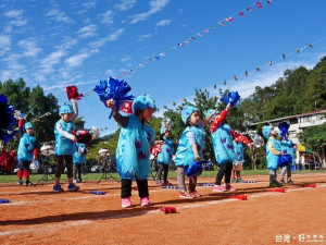 日月潭區運動大會小朋友的表演。