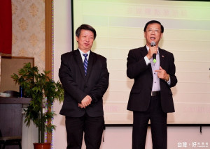 南投縣議員張志銘為帶動南投縣竹山鎮農業及觀光，特舉辦｢來趣竹山、吃喝玩樂助小農」活動，以行動支持小農，縣長林明溱(左)特別到場，並表示認同張議員對竹山地區發展的用心。