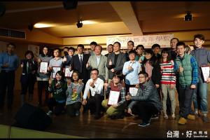 宜蘭縣青年學院第五期結業課程，邀請王丹專題演講。〔圖／宜蘭縣政府提供〕