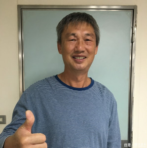 今年退休的國道名間分隊小隊長楊國柱默默行善助貧就醫。