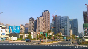 財政部表示，行政院已核定，青年安心成家購屋優惠貸款確定將延長2年至2018年底，每戶貸款額度、成數與利率條件依舊維持不變。（圖／Wikipedia）