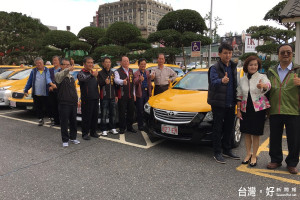 羅東公所補助鎮籍計程車裝設新式計費表。〔圖／羅東鎮公所提供〕