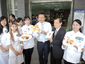 開發在地特色農產打造伴手禮　員林市與大葉簽產學合作