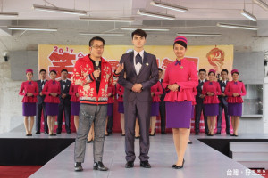 2017台灣燈會禮賓親善大使今日上午在雲縣文化中心公開亮相。（記者簡勇鵬攝）