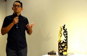 工藝中心與新故鄉文教基金會合作於27日假埔里紙教堂「流」GALLERY辦理一場以「花若盛開，蝴蝶自來」為主題的漆藝研創產品成果展覽。