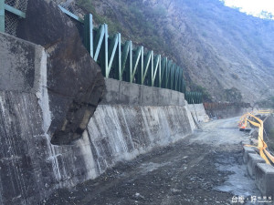 信義鄉郡大林道目前全線封閉中，4~21K沿線道路改善工程持續趕辦中。