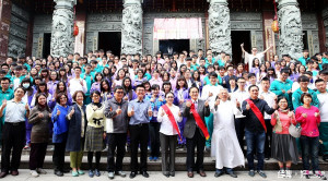 國立竹山高中4日舉辦「師生祭孔暨包高中祈福活動」，師生祭孔祈福大學學測金榜題名，師生一起高喊「包高中，我們一定中」。