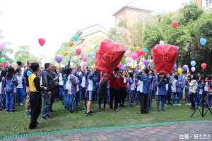 希望學子考場能如有神助　溪湖高中舉辦祝福包高中祈福