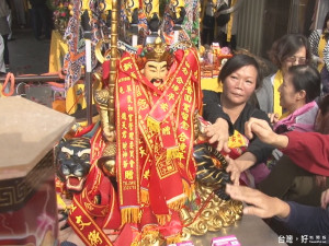 西安財神首度來台 新竹民眾熱鬧迎神