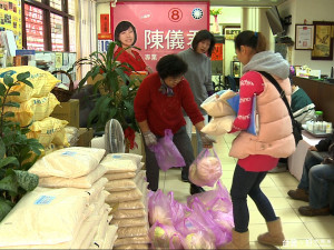 高麗菜過剩　民代響應訂購贈弱勢