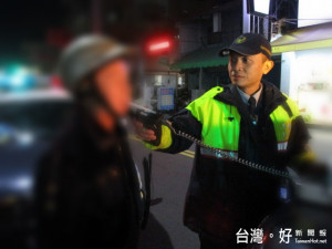 酒後圖方便騎車左搖右晃 仍遭警查獲

