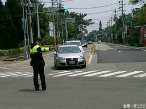 龍潭警分局交通宣導觀光區春節替代道路