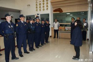 縣政府民政處長慰問集集分局員警加強春安維護工作之辛勞。