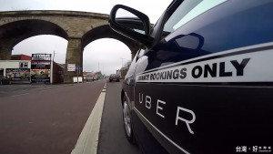 Uber台灣表示，他們並非計程車公司，因此要他們登記為計程車公司是很荒謬的一件事。（圖／Uber）