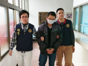 绰號華南的黃姓嫌犯11年前搶銀行今搶檳榔攤，大園警分局循線逮人