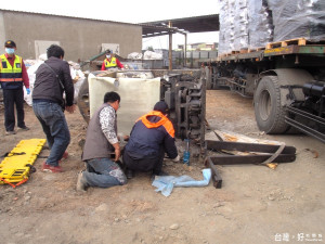 職災意外再添一樁　埤頭堆高機翻覆司機慘遭重壓死亡
