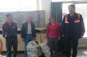 3名無知民眾在未經過田地主人同意的情況下，私自採收他人種植之花椰菜，已觸犯竊盜罪嫌而構成竊盜罪。（記者蘇榮泉攝）