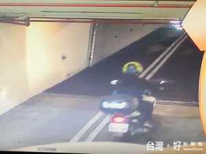 偷安全帽，烏日警依錄影帶破案。林重鎣翻攝