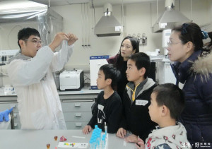 學習認識食安、正確為自己把關，桃園市政府衛生局辦理食安檢驗冬令營。
