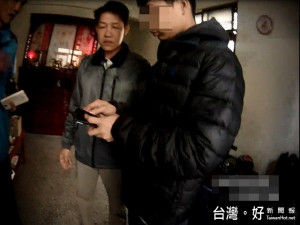 太平警方捕詐騙車手。林重鎣攝