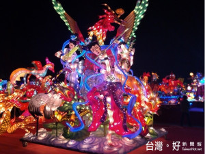 臺中監獄收容人作品 「 天女仙樂報吉祥，鳳展翅衝雲霄 」於花燈競賽中再度奪冠。（圖／雲林第二監獄）