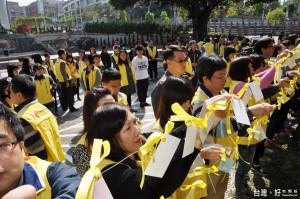 香港地鐵縱火案波及台大學助理　全校師生繫黃絲帶集氣祈福