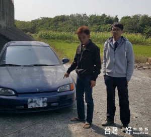 蔡男自知難逃法網，帶同警方前往北港溪防汛道路府番段旁空地起初失竊車輛。（記者陳昭宗拍攝）