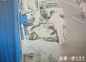 老婦選定舊機車鎖頭易撬開的特點，竊取一部機車遭警方循線逮捕。（記者陳昭宗拍攝）