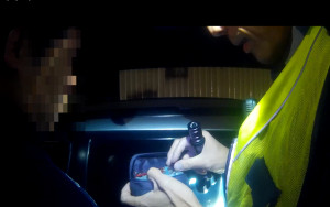 毒蟲藏毒矢口否認 眼尖警戳破謊言