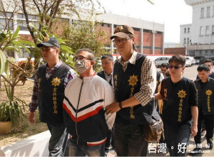 雲林縣警局實施「全國同步掃黑行動」，報請地檢署檢察官指揮，查獲治平專案對象4名、共犯29名。（記者陳昭宗拍攝）