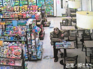男子偷報紙內頁樂透明牌。林重鎣攝