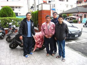 拾獲豬肉交警處理。林重鎣攝