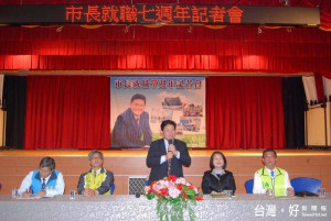 彰化市長邱建富就職七週年發表演說，國策顧問翁金珠與會致詞