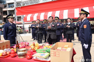 南投縣政府警察局埔里分局北山派出所5日上午舉行新建廳舍動土典禮，由縣長林明溱率縣府警察局長邱寬愉及相關人員虔誠焚香祝禱，祈求工程順利平安。