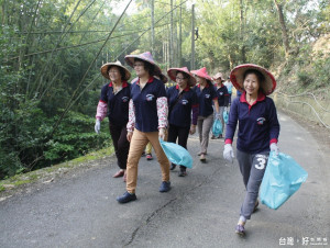 環保尖兵總動員，登山淨山健行活動。