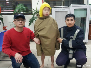 寒風中微弱哭聲桃警循聲救幼童