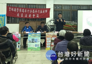 斗六分局長蔡詳忠率各業務主管與民眾意見交流，強化社區治安能力，讓有限的資源能得到最大的能量。（記者陳昭宗拍攝）