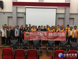 國際獅子會300-C2區東勢獅子會，募集善款購買三十台輪椅捐給東勢區公所。（圖／黃玉鼎攝）
