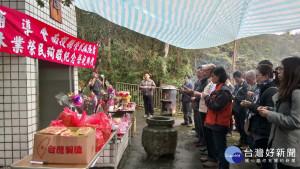 南投林管理處水里鄉人倫分站榮民塔清明祭祀，感念因公殉職前輩。