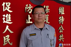 熱心的佳里派出所巡佐戴鵬益。