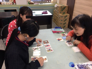 一對一幫學生學習　台中市聽語障教師巡迴輔導