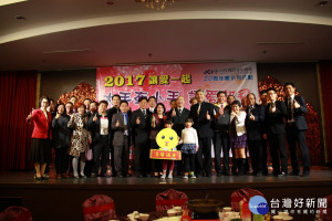 南投青商會今年舉辦多項公益活動慶王50歲。（記者扶小萍攝）