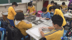 清江國小DIY彩色飯糰　營養均衡顧健康