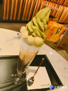 今夏打卡新熱點，鮮芋仙忠孝旗艦店獨家限定抹茶聖代系列。