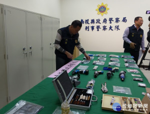 南投縣警方動員數百警力追查毒品藥頭及槍枝等，（記者扶小萍攝）