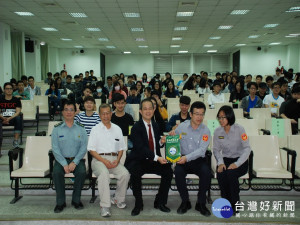 蔡榮林到校園演講防毒。林重鎣攝